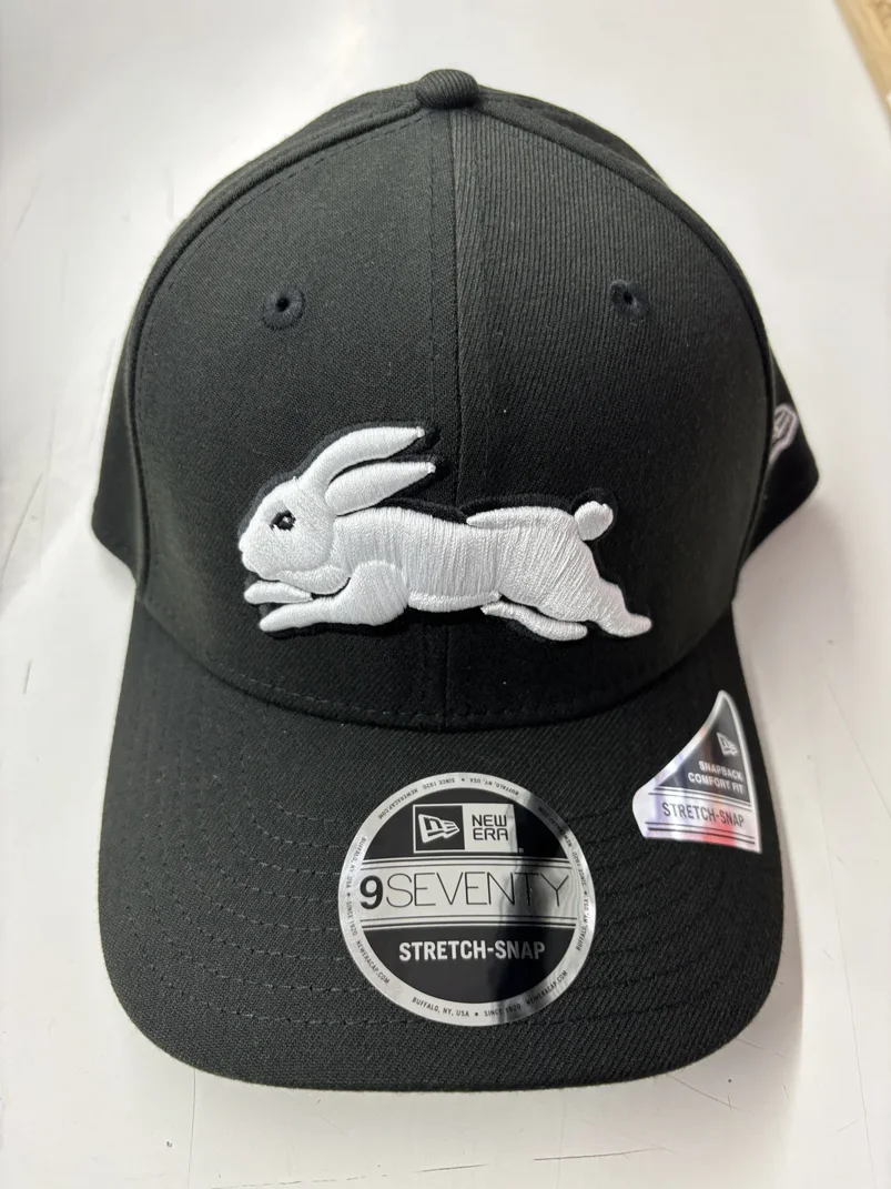 NRL-Rabbitohs-970SS-Snapback-Cap-Black-White-Front.webp NRL Rabbitohs 970SS Snapback Cap Black White Front View
